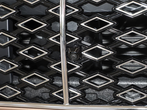 2026�� 4.0T V8 Mulliner