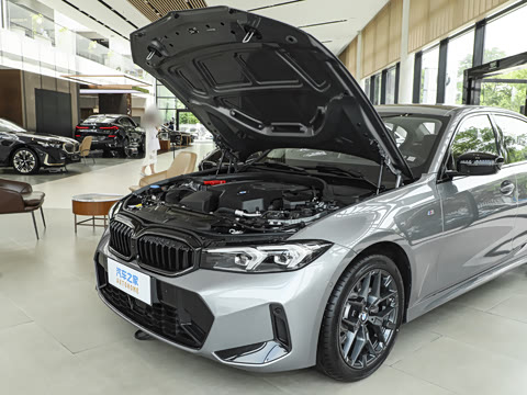 2026�� 330Li M�˶���ҹ��װ