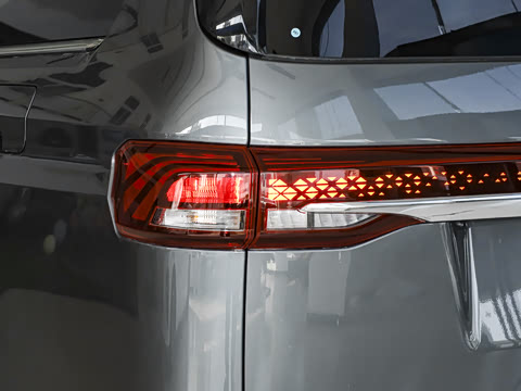 2026�� ���̰� 230����� 7��