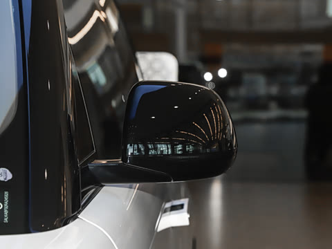 2025�� 4.4 V8 SV���ٴ����ӳ��� 4��