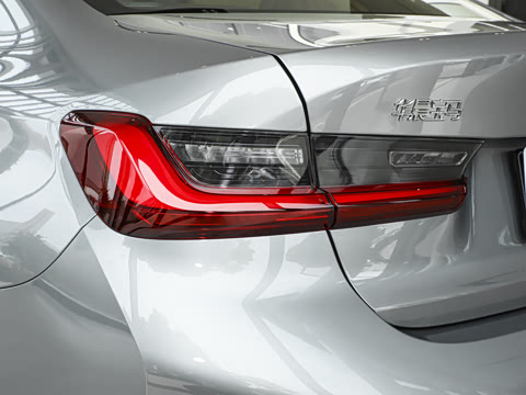2026�� 330Li M�˶���ҹ��װ