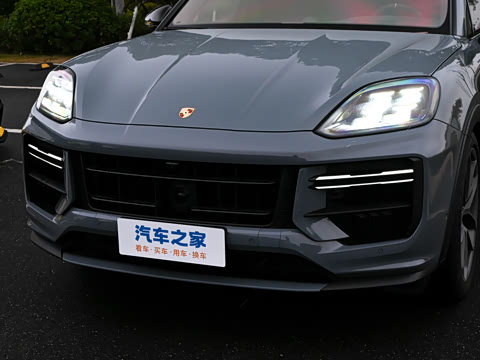 2025�� Cayenne Coup�� Turbo GT 4.0T