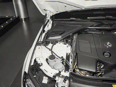 2025�� �Ŀ� E 260 �˶���