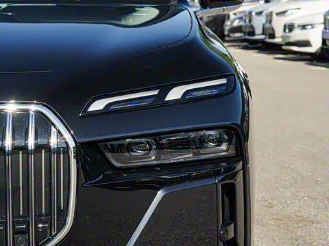 2026�� 735Li M�˶���װ