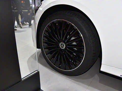 2026�� E 300 �������˶���