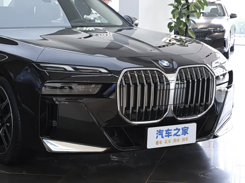2026�� �Ŀ� 735Li M�˶���װ