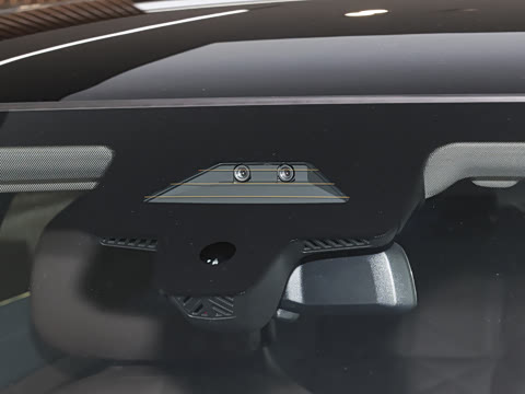 2026�� �Ŀ� 735Li M�˶���װ