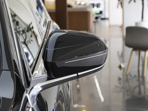 2026�� �Ŀ� 735Li M�˶���װ