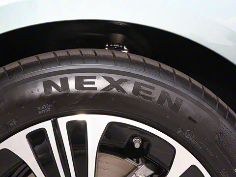 2025�� �Ŀ� E 260 L �˶���