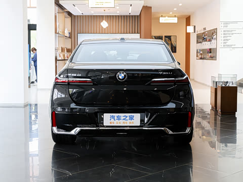 2026�� �Ŀ� 735Li M�˶���װ