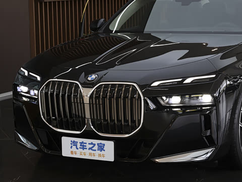 2026�� �Ŀ� 735Li M�˶���װ