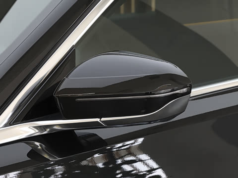 2026�� �Ŀ� 735Li M�˶���װ