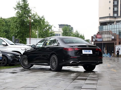2026�� �Ŀ� E 300 L �����˶���