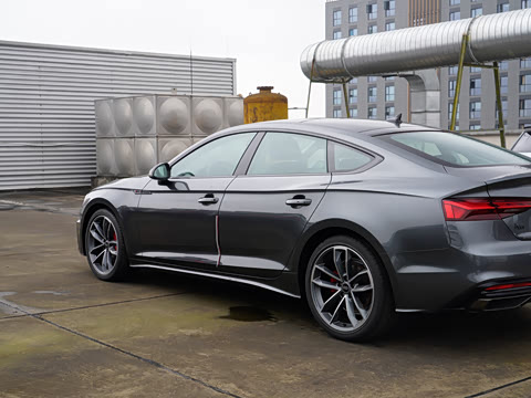 2025�� Sportback ��ذ� 40 TFSI quattro ����������