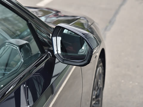 2026�� �Ŀ� 530Li ������ M�˶���װ