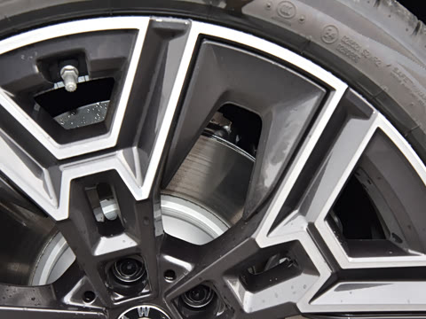 2026�� �Ŀ� 530Li ������ M�˶���װ