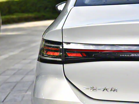 2026�� L 300TSI DSG ������