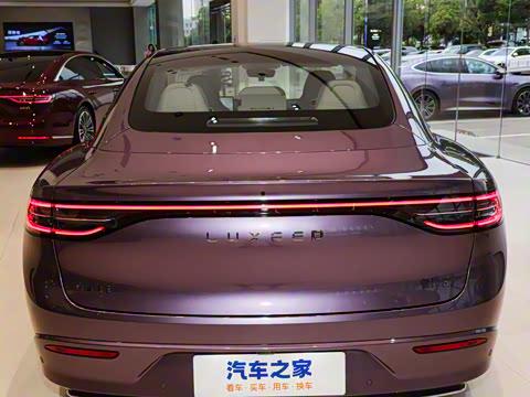 2025�� 703km Ultra�˶���