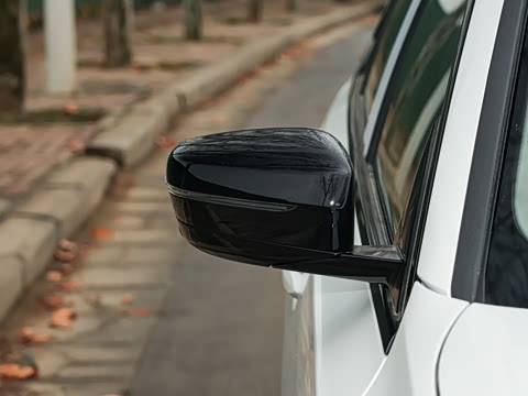 2026�� 330Li M�˶���ҹ��װ