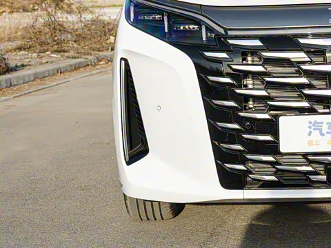 2026 DM-i 1.5T 218KM Խ