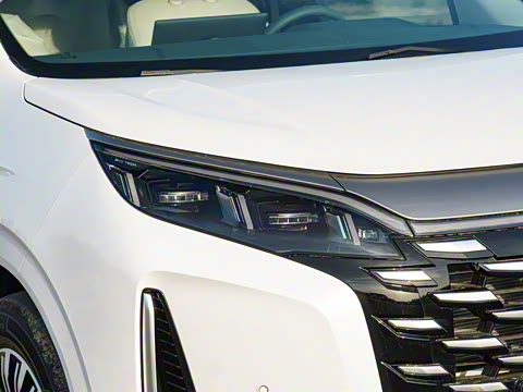 2026 DM-i 1.5T 218KM Խ