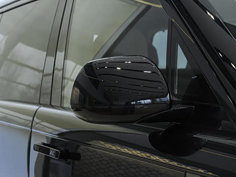 2026�� 3.0 L6 400PS SE�����