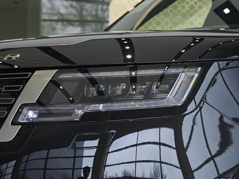 2026�� 3.0 L6 400PS SE�����