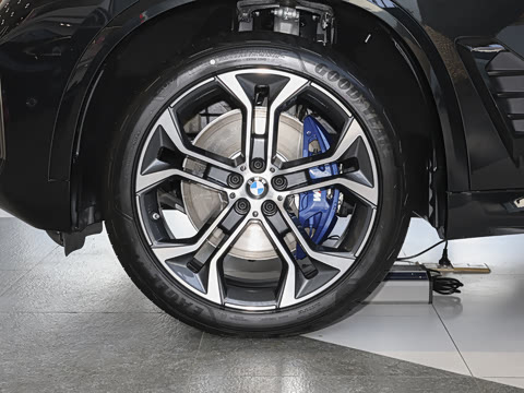 2026�� �Ŀ� xDrive 40Li M�˶���ҹ��װ