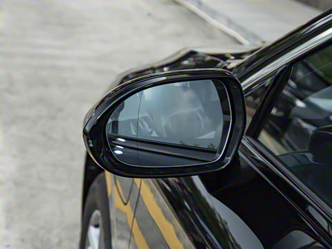 2025�� 610km PLUS