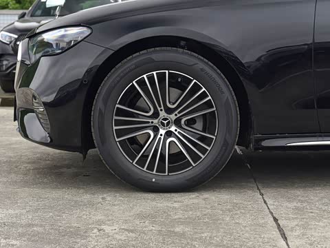 2026�� �Ŀ� E 260 L �����