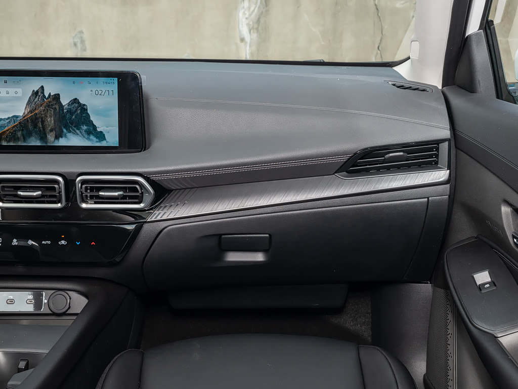 Nissan Sylphy V (B19), Седан: фото поколения