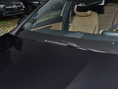 2026�� E 300 L �����˶���