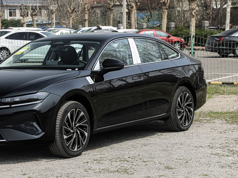 2026�� L 300TSI DSG ������