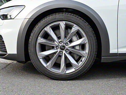 2025�� allroad quattro ̽���� 55 TFSI ����ԽҰ��