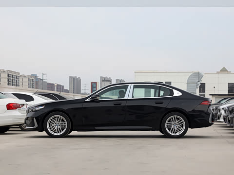 2026�� �Ŀ� 525Li ������װ