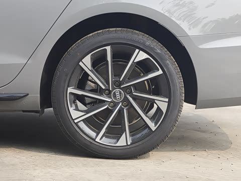 2026�� 200���������� 40 TFSI ����������