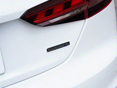 2025�� Sportback ��ذ� 40 TFSI quattro ����������