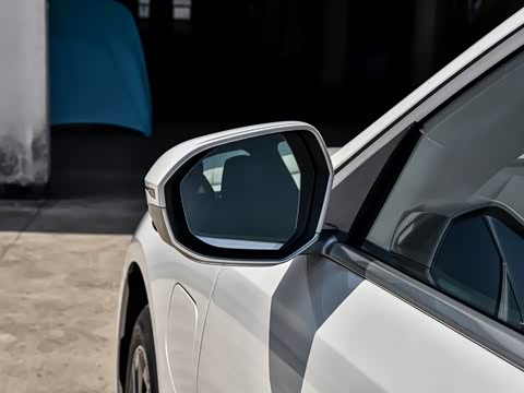 2026�� �Ŀ� eDrive 35L M�˶���װ