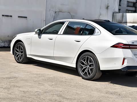 2026�� �Ŀ� eDrive 35L M�˶���װ