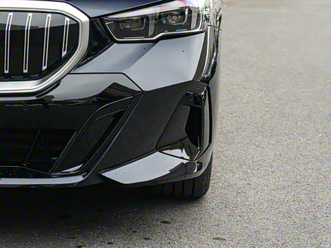 2026�� 530Li ������ M�˶���װ