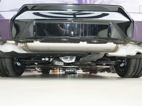 2026�� 225i M�˶���ҹ��װ