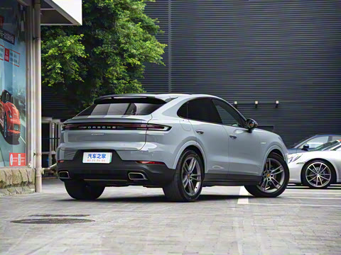 2025�� Cayenne Coup�� E-Hybrid 2.0T