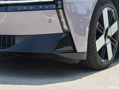 2025�� 750 ���� Max