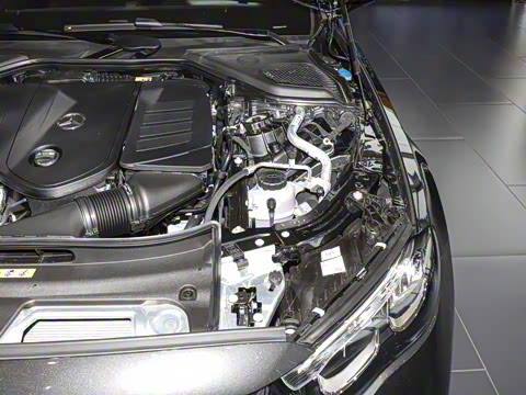 2025�� �Ŀ� E 300 L ������