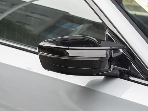 2026�� M240i xDrive