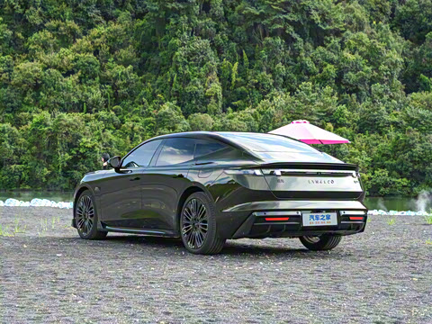 2025�� 240����Ultra�˶���