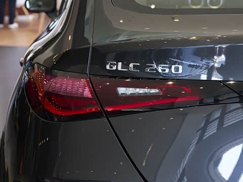 2026�� �Ŀ� GLC 260 4MATIC ����SUV