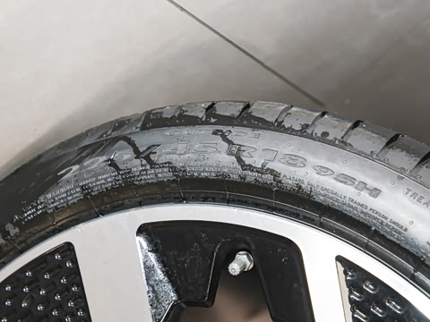 2025�� E ������