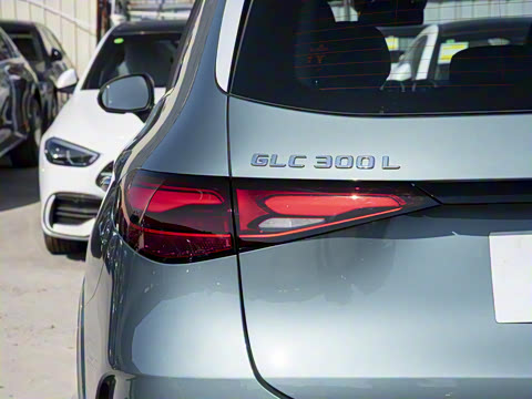 2026�� GLC 300 L 4MATIC ������ 5��