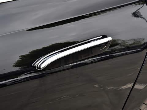 2026�� �Ŀ� E 300 L ������